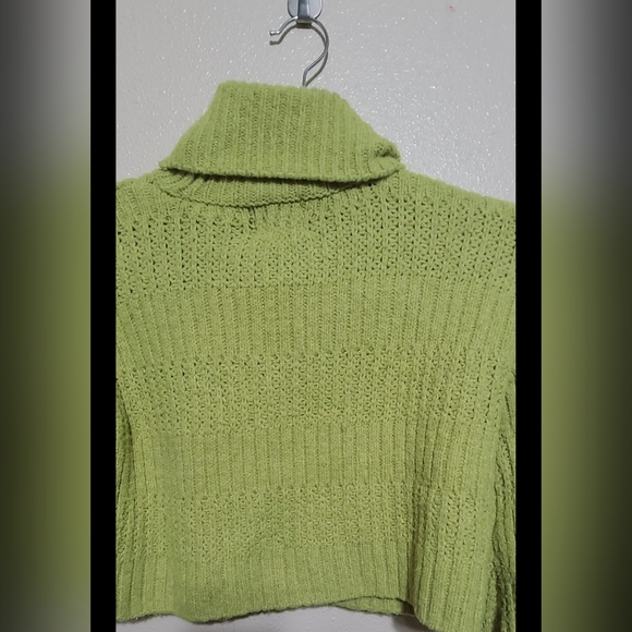 Cropped turtleneck sweater - Picture 2 of 4